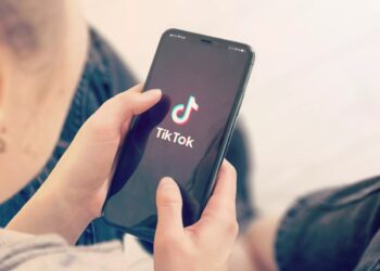 Atasi Kebiasaan Scroll TikTok: Lebih Baik Membaca Buku