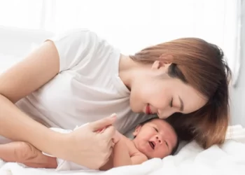 Bagi Ibu Modern Sentuhan Kulit dengan Anak Menjadi Prioritas