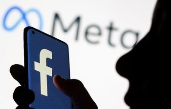 Begini Jika Orang Tua Sering Main Facebook