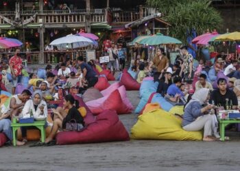 Berikut 5 Negara dengan Turis yang Sering Liburan di Indonesia