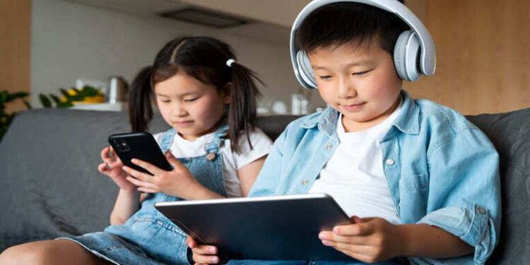 Jauhkan Anak Anda dari Bahaya Scroll TikTok Masa Sekarang