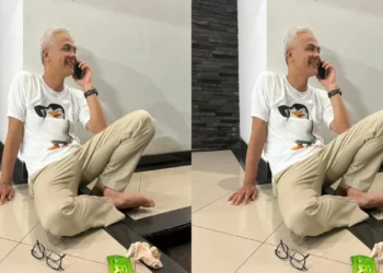 Modus Terselubung Ganjar Pakai Kaos Penguin Skipper