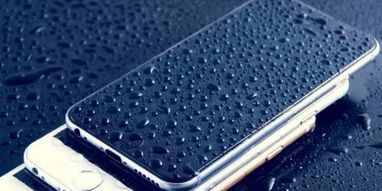 Mengatasi Kerusakan pada Smartphone Akibat Terkena Hujan