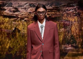 Model Asal Bandung Memukau di Paris Fashion Week 2024