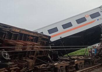 Tabrakan Kereta Api di Cicalengka: Evakuasi Masih Berlangsung