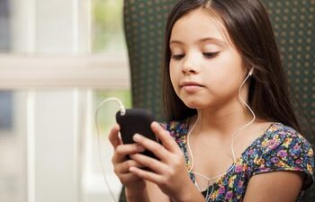 Apakah Anak Dapat Terpengaruh oleh Bullying di Media Sosial?
