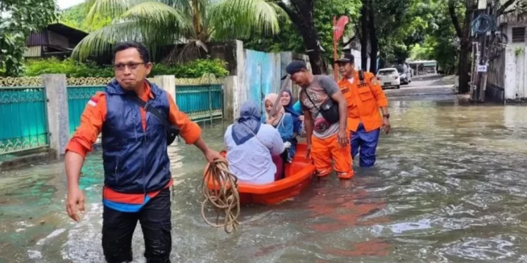 Banjir Terjang Jakarta: Dua RT dan Lima Ruas Jalan Terendam