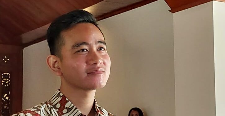 Gibran Rakabuming: Dari Keluarga Sederhana hingga Politik