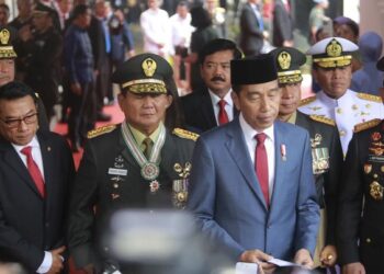 Jokowi Anugerahkan Kenaikan Pangkat Jenderal kepada Prabowo