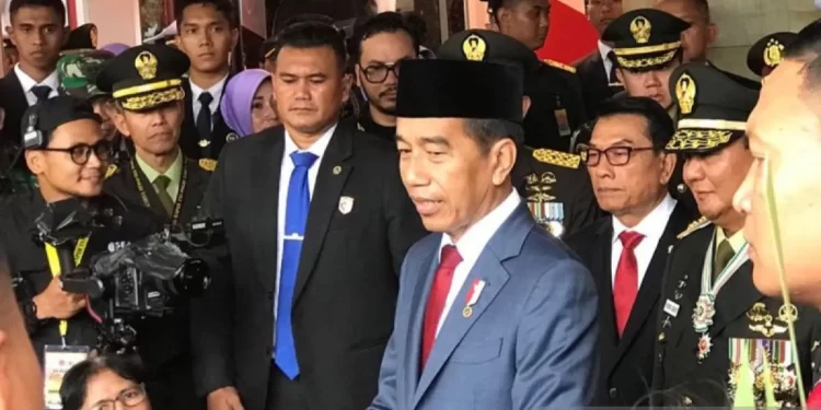 Jokowi Bantah Isu Politik Terkait Kenaikan Pangkat Prabowo