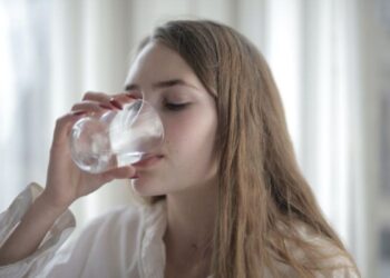 Manfaat Minum 2 Liter Air Per Hari: Pentingnya Hidrasi