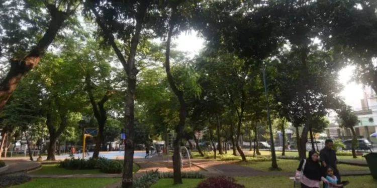 DKI Jakarta Himbau Jaga Kebersihan Saat Ngabuburit di Taman