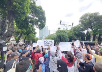 Demo Pemilu Curang Diamankan Polisi di Jakarta