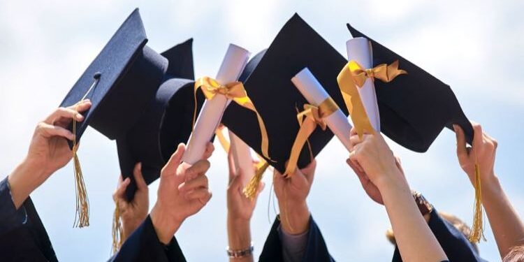 Mengapa Banyak Sarjana di Indonesia Menganggur?