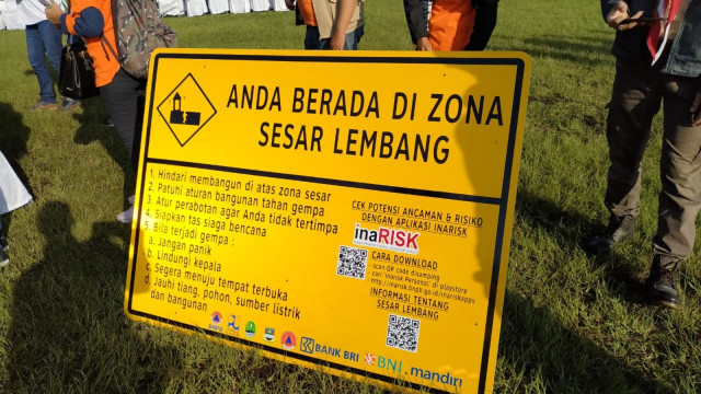 Monyet Turun ke Permukiman Bandung Pertanda Sesar Lembang