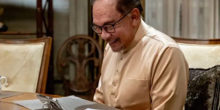 Perdana Menteri Malaysia Ucapkan Selamat pada Prabowo. Perdana Menteri Malaysia, Anwar Ibrahim, mengirimkan ucapan selamat