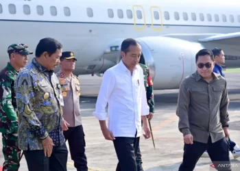 Presiden Jokowi Tinjau Lokasi Banjir di Demak