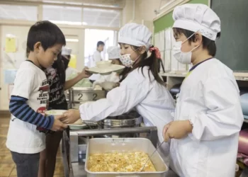 Sekolah di Jepang Bisa Makan Siang Gratis, Tapi di Indonesia?