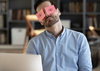 Mengapa Sangat Mengantuk saat Puasa Siang Hari?