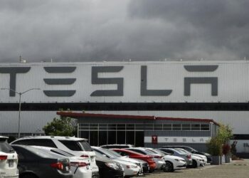 Kebakaran Terjadi di Pabrik Perakitan Mobil Tesla