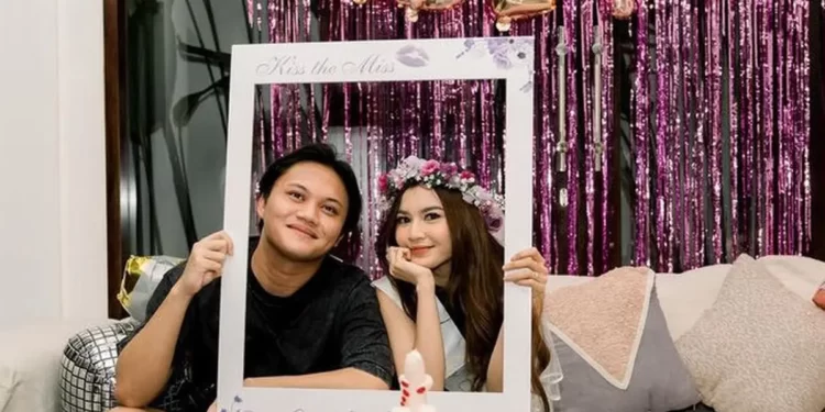 Unsur Dewasa Pada Kue Bridal Sower Mahalini: Netizen Komen