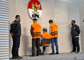 KPK Tahan Tiga Tersangka Kasus Korupsi Pengadaan Lahan