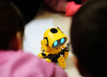 Begini Cara Tepat Ajarkan Anak Memilah Informasi di Era Digital