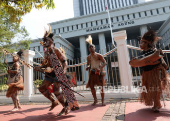 Aktivis Pribumi Papua Barat Aksi di Depan Mahkamah Agung