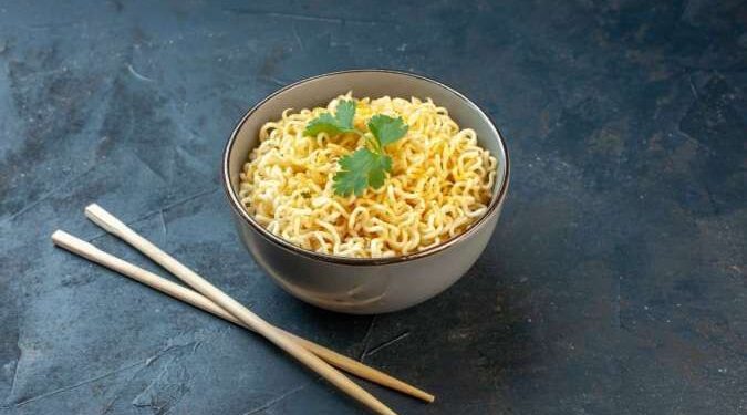 Bahaya Makan Mie Setiap Hari bagi Kesehatan Kulit Anda