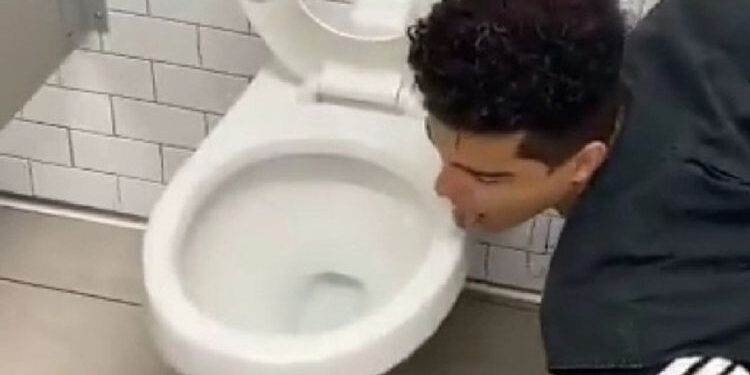 Influencer Viral Jilat Toilet Putus Hubungan dengan Keluarga