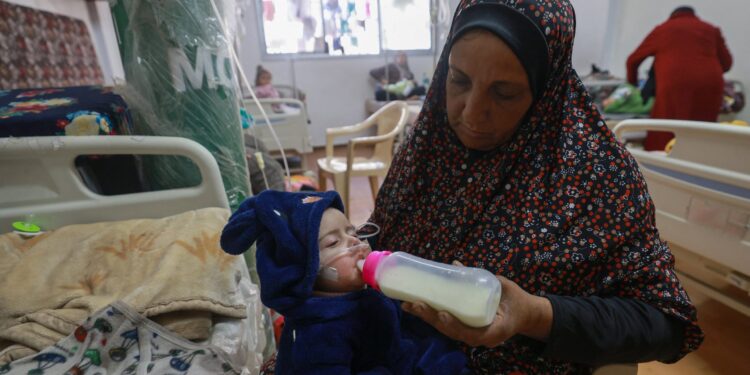 Bayi di Gaza Terpaksa Minum Tepung Karena Stok Susu Langka