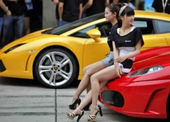 China Larang Keras Influencer Pamer Kekayaan di Sosmed
