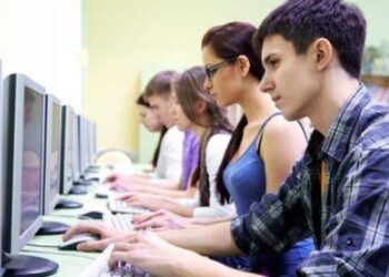 Dipecat Karena Berpura-pura Bekerja dengan "Keyboard Palsu"