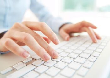 Karyawan Dipecat Karena Pura-pura Kerja dengan Keyboard Palsu