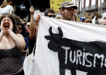 Spanyol Diprotes Overtourism: Ancaman Penghentian Bandara