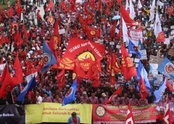 Ribuan Buruh Tolak Tapera: Aksi di Depan Istana