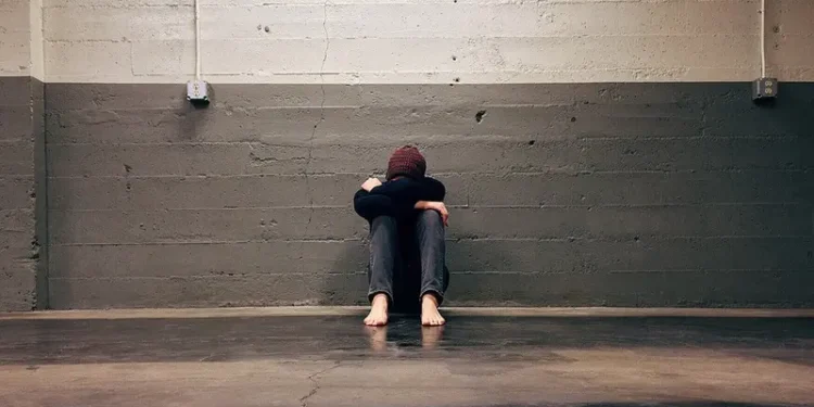 Mengatasi Rasa Kesepian di Usia Tua: Menemukan Kebahagiaan
