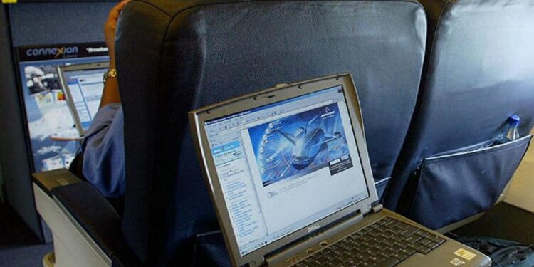 Jika Laptop Terkena Air Jangan Panik: Lakukan Langkah Berikut Ini