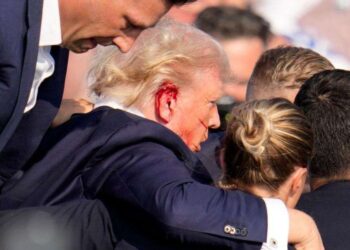 Calon Presiden Donald Trump Terkena Tembak Saat Kampanye