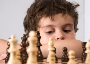 Mencetak Pecatur Cilik: Panduan Mengajari Anak Bermain Catur