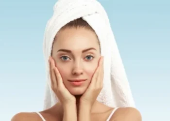 Serum Wajah Retinol: Senjata Ampuh Lawan Tanda Penuaan?