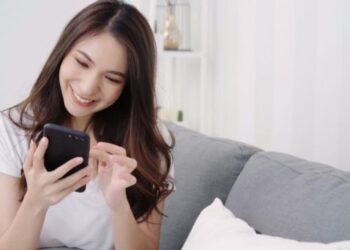 Cara Menghentikan Kebiasaan Scroll Sosmed yang Mengganggu