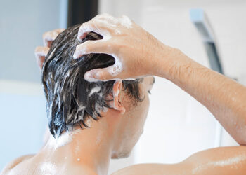 Shampoo untuk Rambut Cepat Panjang: Mitos atau Fakta?