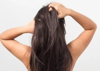 Atasi Rambut Lepek dengan Perawatan Tepat