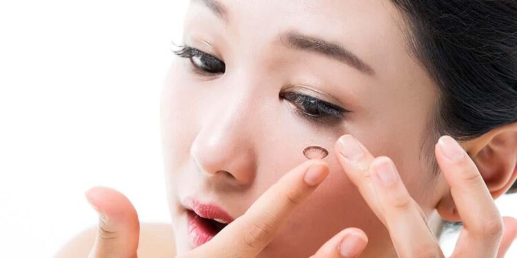 Memakai Softlens dengan Aman dan Nyaman: Panduan Lengkap
