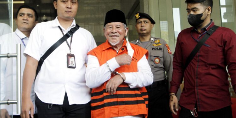 Skandal "Ngamar" Mantan Gubernur Maluku Utara Beserta Saksi